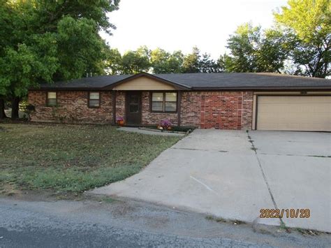 4 beds, 2 baths, 2328 sq. ft. house located at 208 E Robert S. Kerr Blvd, Wynnewood, OK 73098 sold for $130,000 on Oct 2, 2015. MLS# 280531A. WOW! THERE IS LOTS OF CHARACTER IN THIS CRAFTSMAN STYLE... 